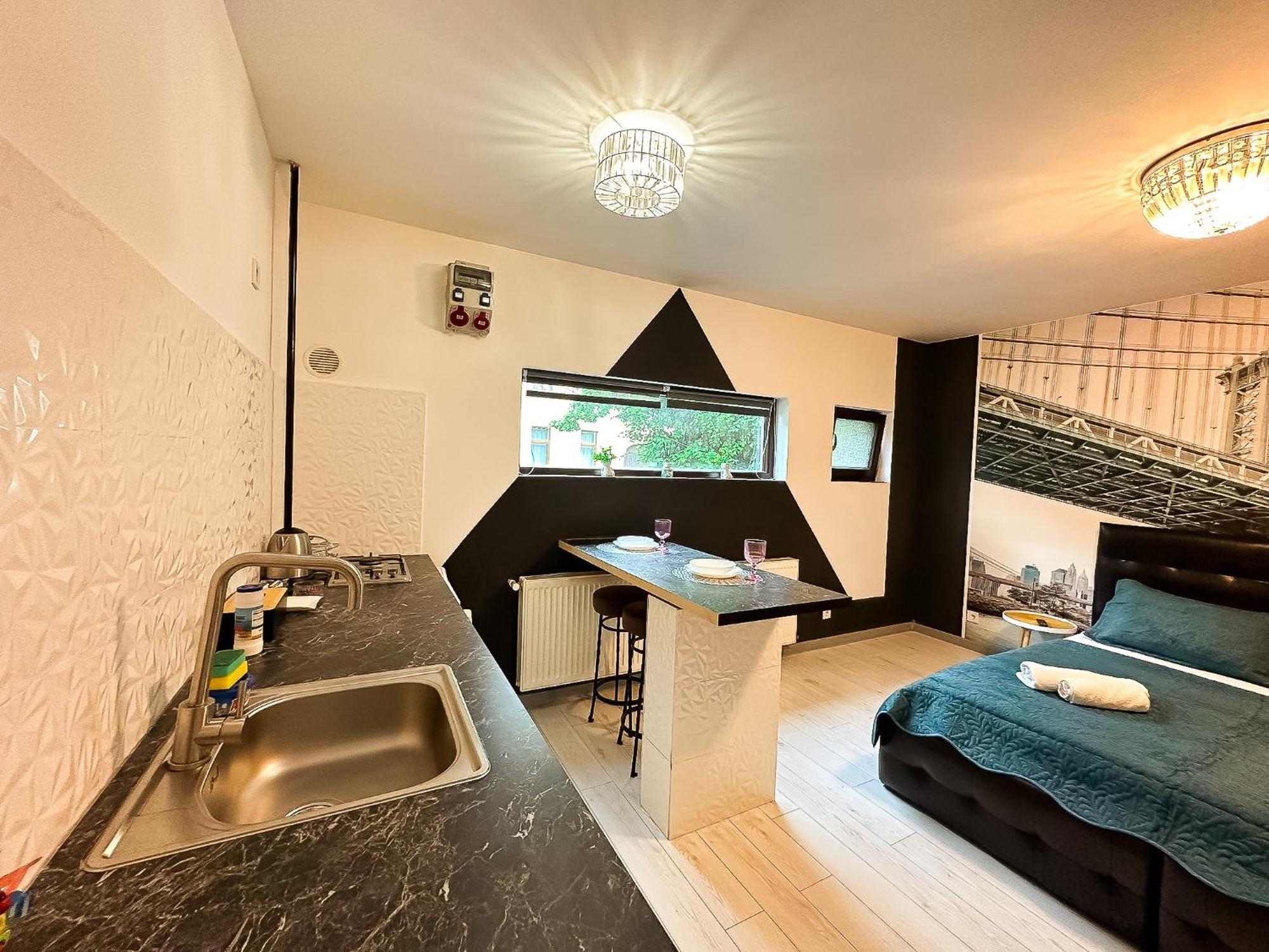 The Bridge - Central Studio With Free Parking Craiova Exterior foto